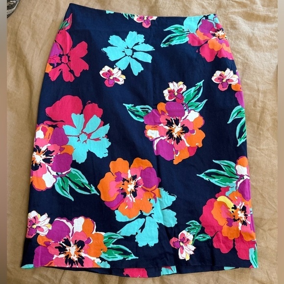 Talbots Dresses & Skirts - Talbots Floral Print cotton straight knee length petite Skirt